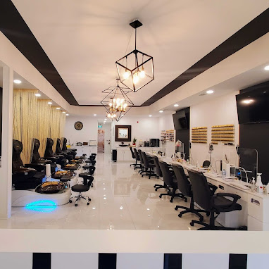 Renaissance Nails & Spa logo